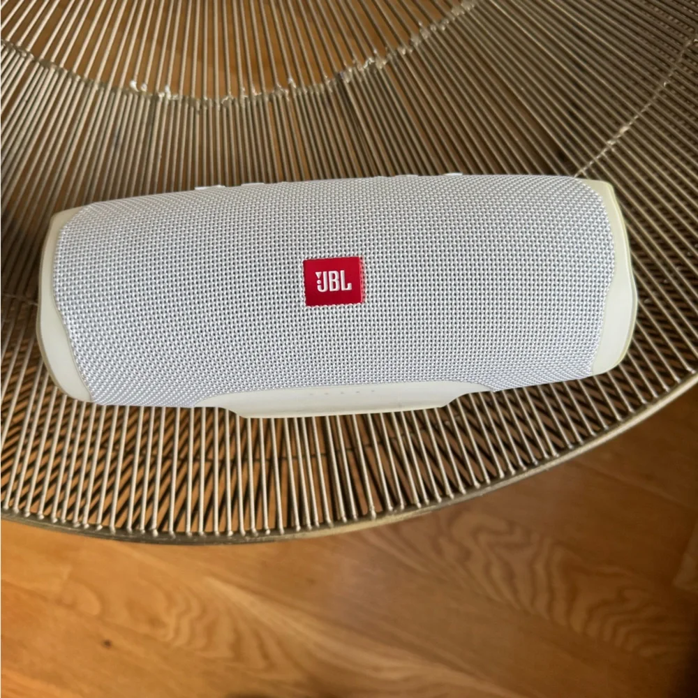 JBL Charge 4 - Picture 1 of 5